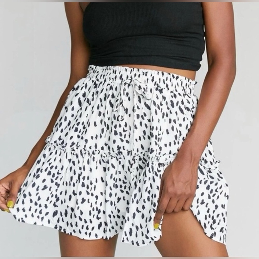 Princess Polly Tiered Mini Skirt White Black Animal Print Size: 6